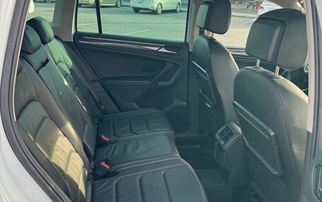 Volkswagen Tiguan II, 2019 год, 2 700 000 рублей, 17 фотография