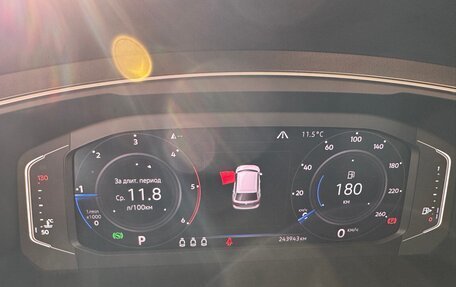 Volkswagen Tiguan II, 2019 год, 2 700 000 рублей, 26 фотография