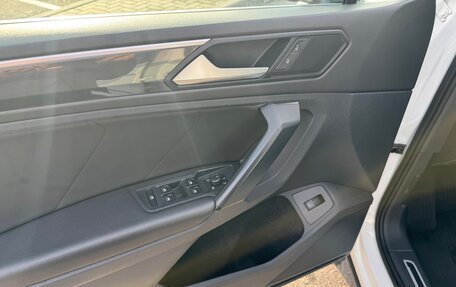 Volkswagen Tiguan II, 2019 год, 2 700 000 рублей, 19 фотография