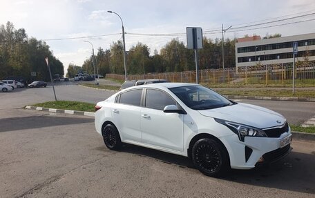 KIA Rio IV, 2020 год, 1 050 000 рублей, 2 фотография