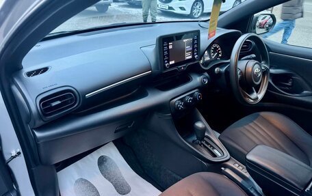 Toyota Yaris, 2021 год, 1 259 000 рублей, 13 фотография