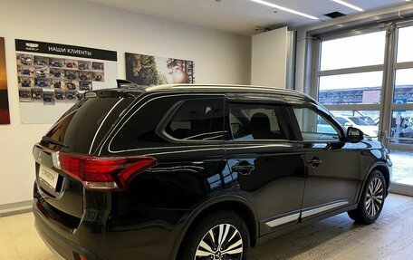 Mitsubishi Outlander III рестайлинг 3, 2020 год, 2 570 000 рублей, 5 фотография