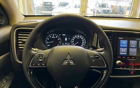 Mitsubishi Outlander III рестайлинг 3, 2020 год, 2 570 000 рублей, 11 фотография