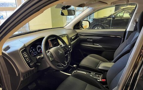 Mitsubishi Outlander III рестайлинг 3, 2020 год, 2 570 000 рублей, 13 фотография