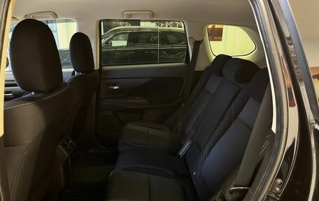 Mitsubishi Outlander III рестайлинг 3, 2020 год, 2 570 000 рублей, 14 фотография