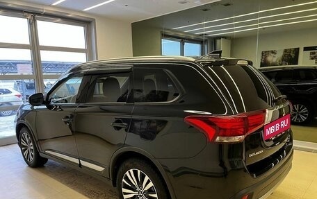 Mitsubishi Outlander III рестайлинг 3, 2020 год, 2 570 000 рублей, 7 фотография