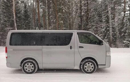 Toyota HiAce H200, 2015 год, 3 000 000 рублей, 3 фотография