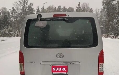 Toyota HiAce H200, 2015 год, 3 000 000 рублей, 2 фотография