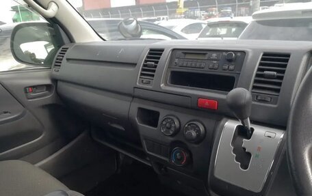 Toyota HiAce H200, 2015 год, 3 000 000 рублей, 6 фотография