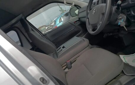 Toyota HiAce H200, 2015 год, 3 000 000 рублей, 9 фотография