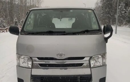 Toyota HiAce H200, 2015 год, 3 000 000 рублей, 5 фотография