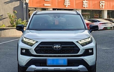 Toyota RAV4, 2024 год, 4 000 000 рублей, 3 фотография