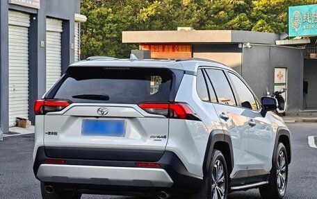 Toyota RAV4, 2024 год, 4 000 000 рублей, 6 фотография