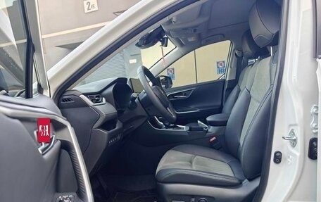 Toyota RAV4, 2024 год, 4 000 000 рублей, 11 фотография