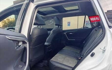 Toyota RAV4, 2024 год, 4 000 000 рублей, 4 фотография