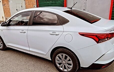 Hyundai Solaris II рестайлинг, 2021 год, 1 720 000 рублей, 2 фотография