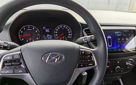 Hyundai Solaris II рестайлинг, 2021 год, 1 720 000 рублей, 7 фотография