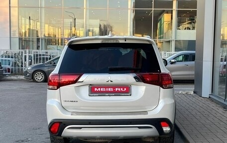 Mitsubishi Outlander III рестайлинг 3, 2021 год, 2 349 000 рублей, 6 фотография