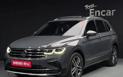 Volkswagen Tiguan II, 2022 год, 2 400 000 рублей, 1 фотография
