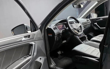 Volkswagen Tiguan II, 2022 год, 2 400 000 рублей, 6 фотография