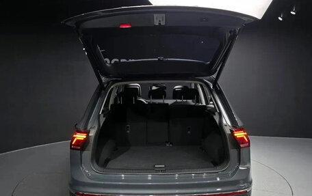 Volkswagen Tiguan II, 2022 год, 2 400 000 рублей, 5 фотография