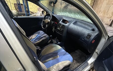 Mitsubishi Carisma I, 2001 год, 150 000 рублей, 4 фотография