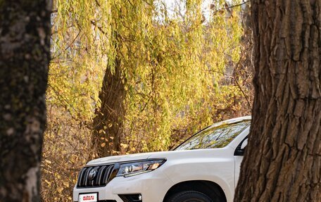 Toyota Land Cruiser Prado 150 рестайлинг 2, 2022 год, 7 490 000 рублей, 5 фотография