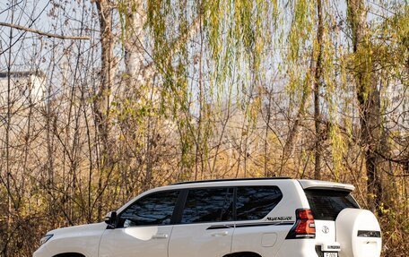 Toyota Land Cruiser Prado 150 рестайлинг 2, 2022 год, 7 490 000 рублей, 6 фотография