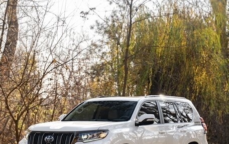 Toyota Land Cruiser Prado 150 рестайлинг 2, 2022 год, 7 490 000 рублей, 3 фотография