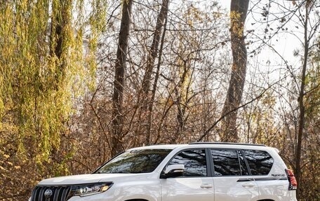 Toyota Land Cruiser Prado 150 рестайлинг 2, 2022 год, 7 490 000 рублей, 4 фотография