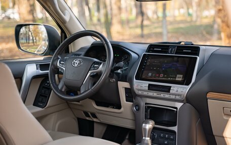 Toyota Land Cruiser Prado 150 рестайлинг 2, 2022 год, 7 490 000 рублей, 12 фотография