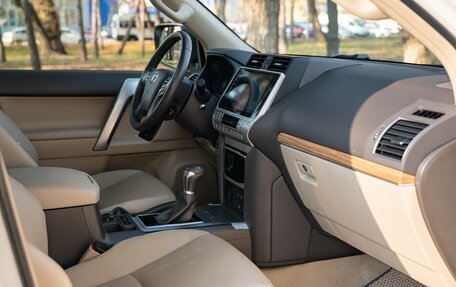 Toyota Land Cruiser Prado 150 рестайлинг 2, 2022 год, 7 490 000 рублей, 13 фотография