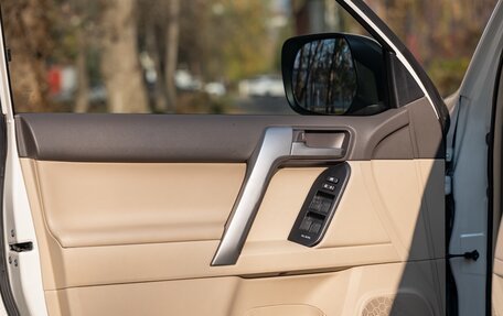 Toyota Land Cruiser Prado 150 рестайлинг 2, 2022 год, 7 490 000 рублей, 17 фотография