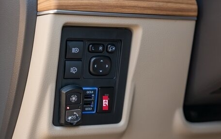 Toyota Land Cruiser Prado 150 рестайлинг 2, 2022 год, 7 490 000 рублей, 21 фотография