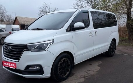 Hyundai H-1 II рестайлинг, 2019 год, 2 850 000 рублей, 2 фотография