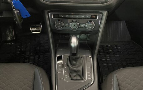 Volkswagen Tiguan II, 2020 год, 2 590 000 рублей, 16 фотография