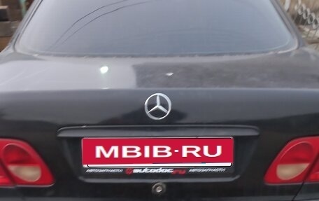 Mercedes-Benz E-Класс, 1996 год, 395 000 рублей, 3 фотография