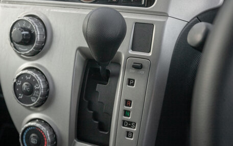 Toyota Ractis I, 2009 год, 735 000 рублей, 11 фотография