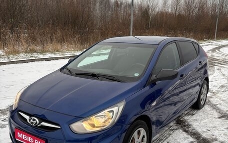 Hyundai Solaris II рестайлинг, 2011 год, 690 000 рублей, 1 фотография