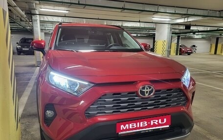Toyota RAV4, 2021 год, 3 900 000 рублей, 2 фотография