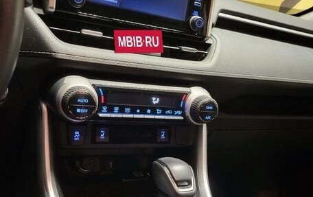 Toyota RAV4, 2021 год, 3 900 000 рублей, 9 фотография