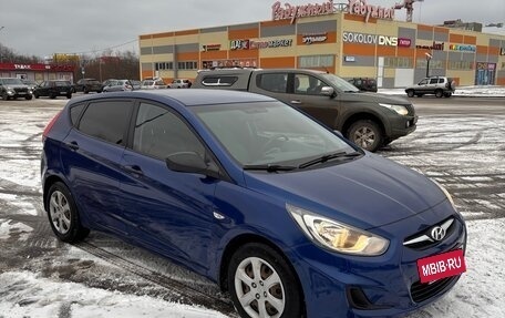 Hyundai Solaris II рестайлинг, 2011 год, 690 000 рублей, 3 фотография