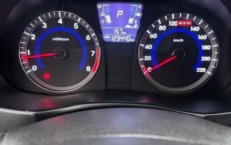 Hyundai Solaris II рестайлинг, 2011 год, 690 000 рублей, 14 фотография