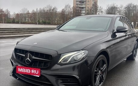 Mercedes-Benz E-Класс, 2019 год, 3 700 000 рублей, 4 фотография