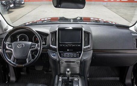 Toyota Land Cruiser 200, 2018 год, 5 498 000 рублей, 14 фотография