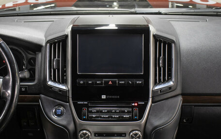 Toyota Land Cruiser 200, 2018 год, 5 498 000 рублей, 15 фотография