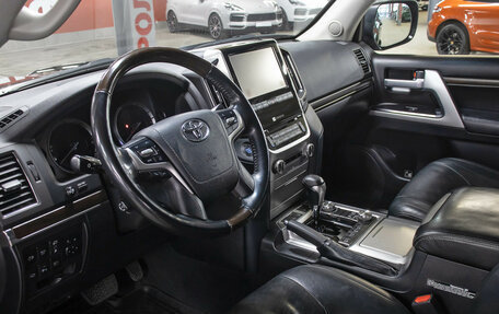 Toyota Land Cruiser 200, 2018 год, 5 498 000 рублей, 16 фотография