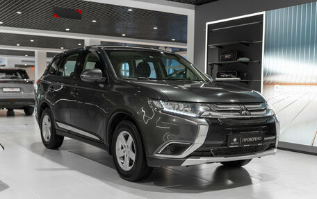 Mitsubishi Outlander III рестайлинг 3, 2015 год, 1 580 000 рублей, 2 фотография