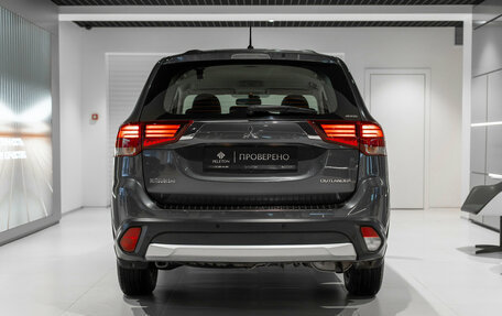 Mitsubishi Outlander III рестайлинг 3, 2015 год, 1 580 000 рублей, 6 фотография