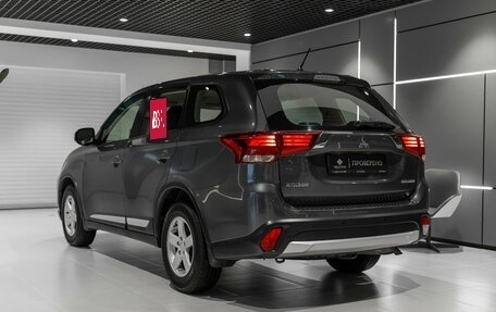 Mitsubishi Outlander III рестайлинг 3, 2015 год, 1 580 000 рублей, 4 фотография